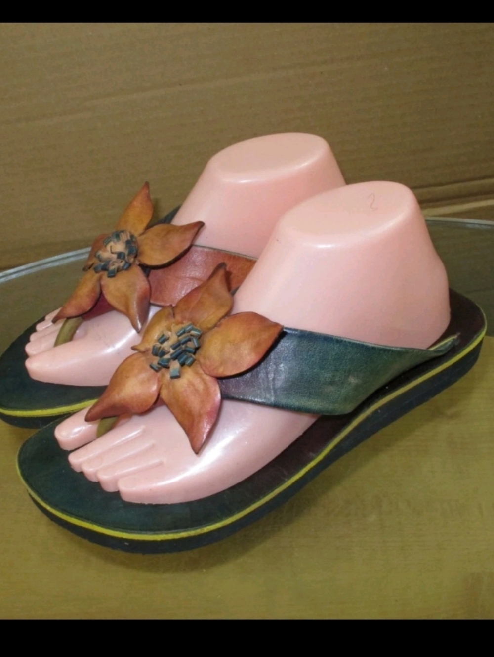 Ted Arthur Thong Sandals Women's Hand Tooled Leather Floral Embroidery Size 7